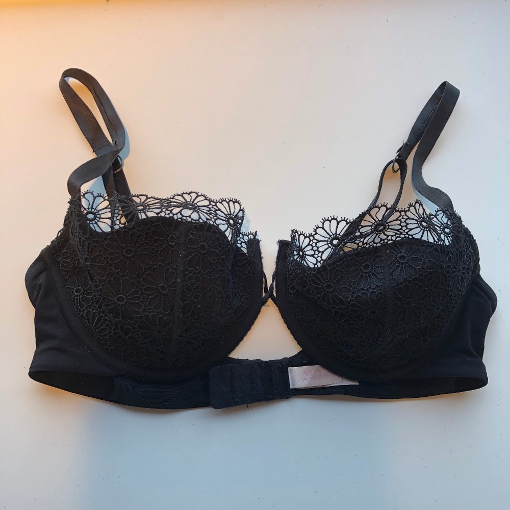 Very Sexy Victoria's Secret Black Lace Bra 36C